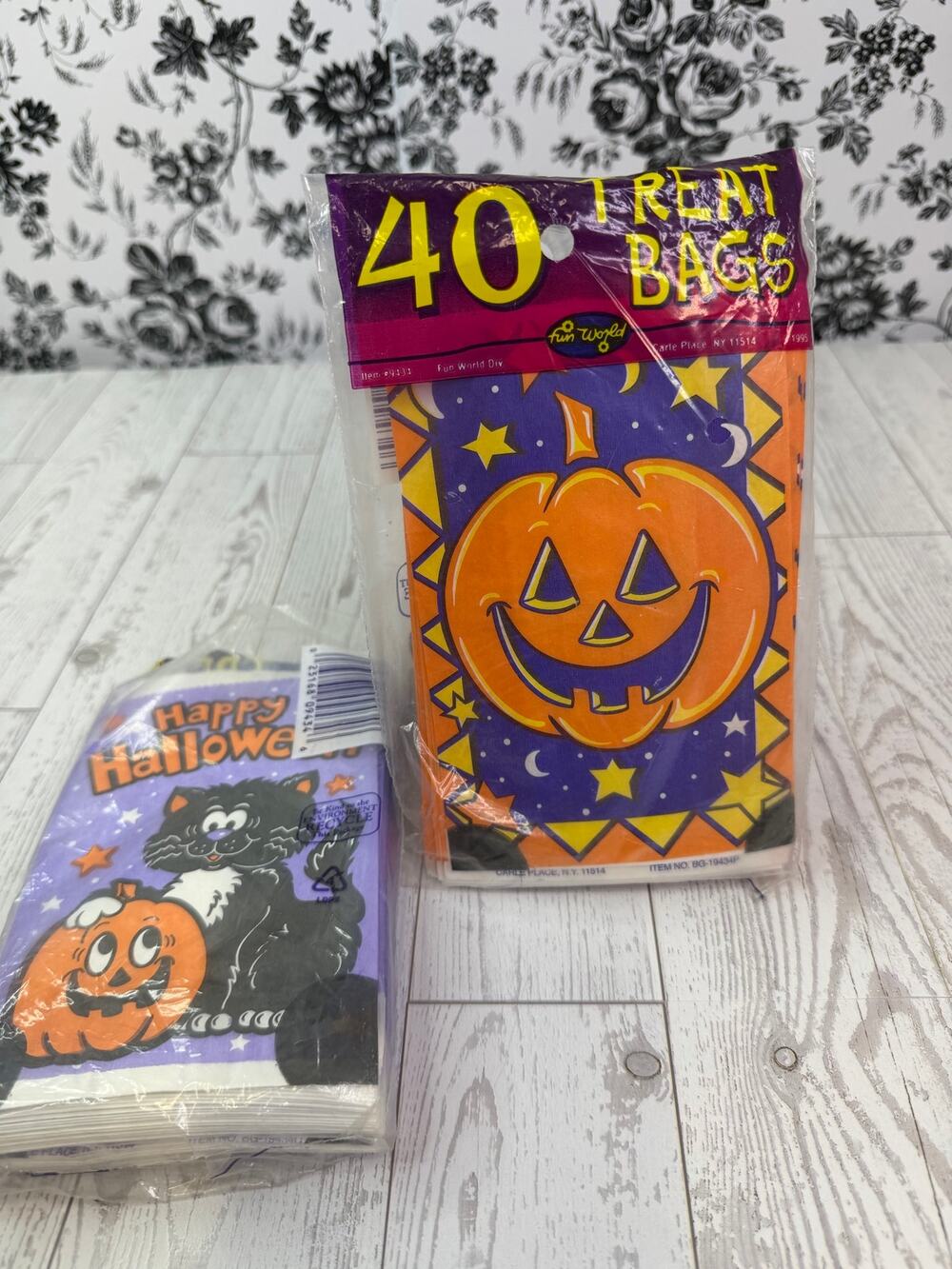 VTG 1995 Fun World Halloween Trick or Treat 80 Bags 2 Packs Cat Pumpkin
